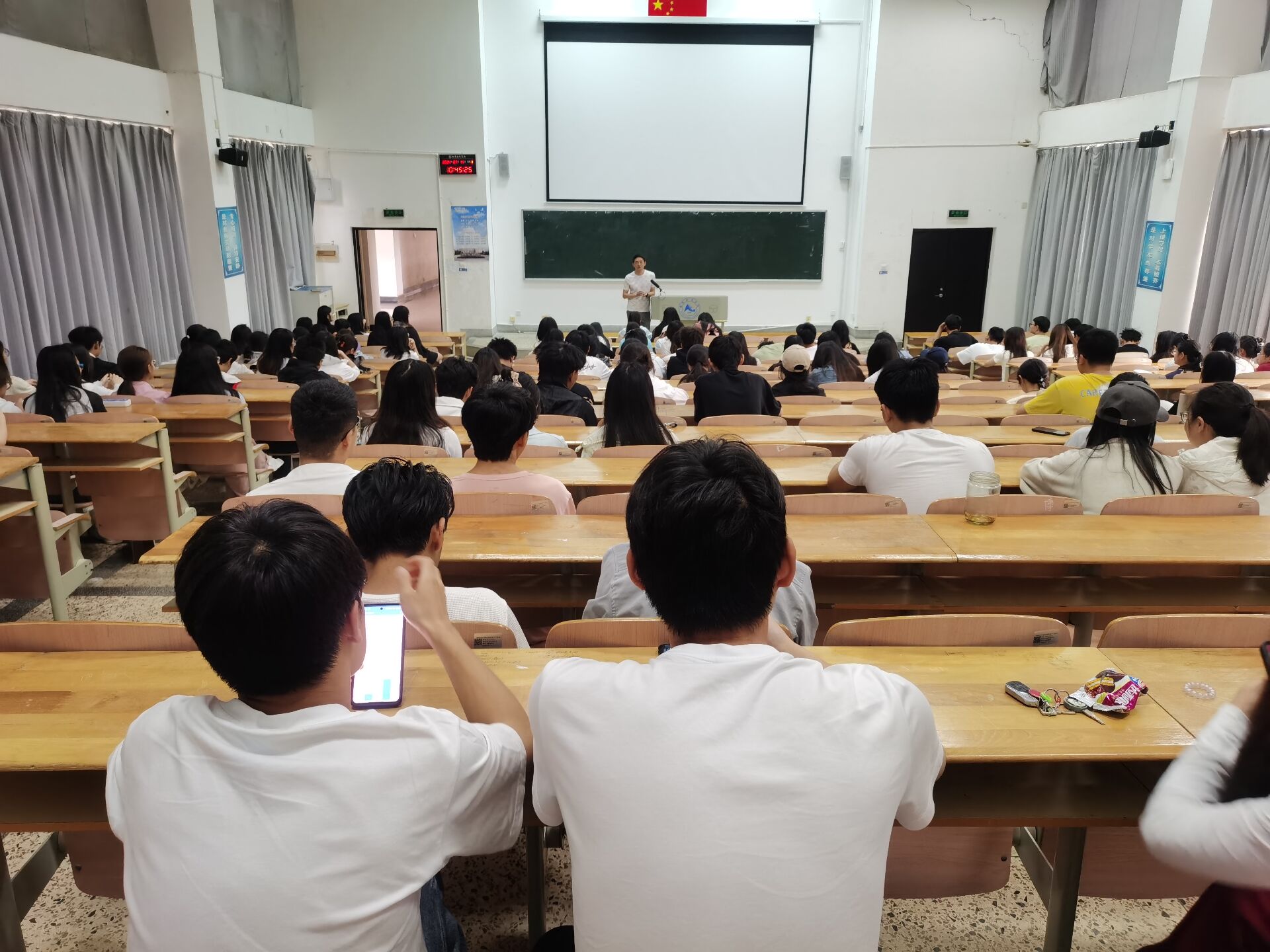 暑期留校学生安全教育大会.jpg