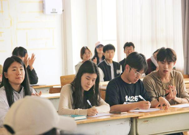图1:阅读分享会现场.png 图1:阅读分享会现场.png