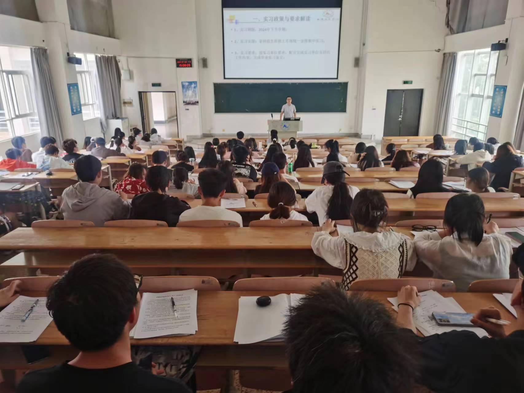 实习动员会图片2.jpg 实习动员会图片2.jpg